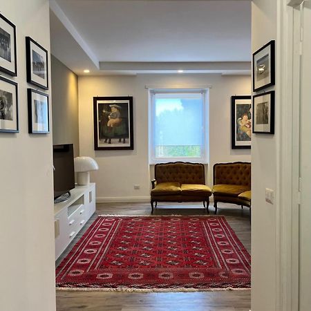 Apartment On The Square Рим Екстериор снимка