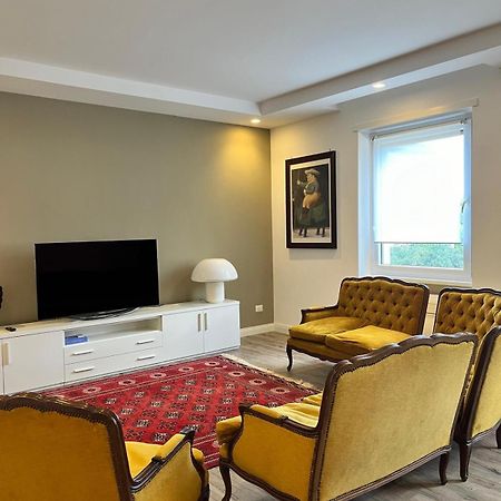 Apartment On The Square Рим Екстериор снимка