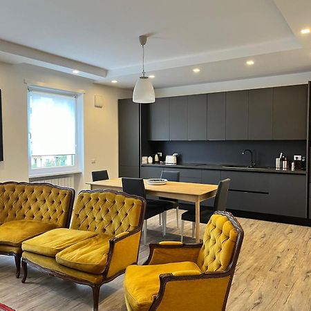 Apartment On The Square Рим Екстериор снимка
