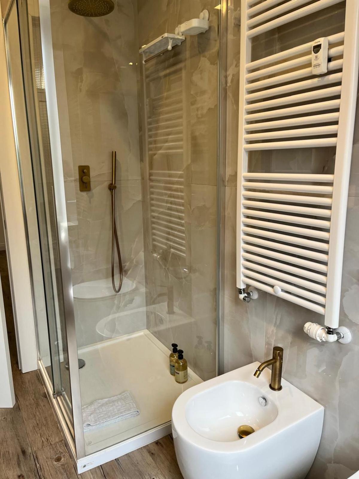 Apartment On The Square Рим Екстериор снимка
